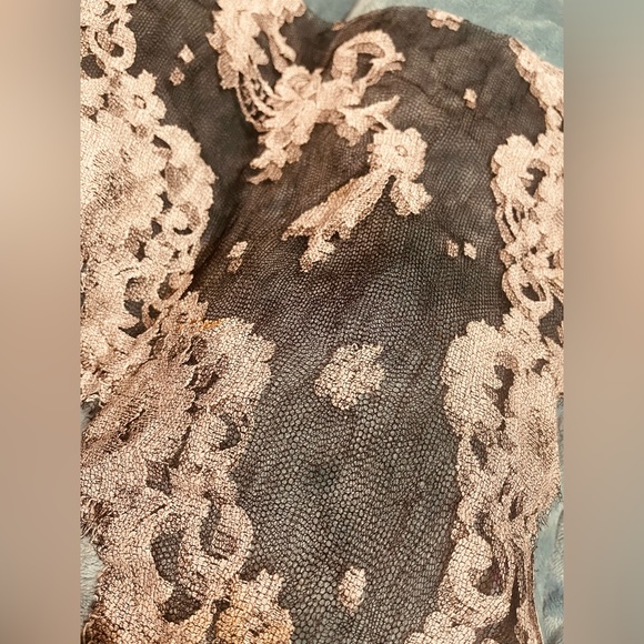 scarf vintage mesh lace triangular 38 x 27" black/gray/white – silver - Picture 5 of 8